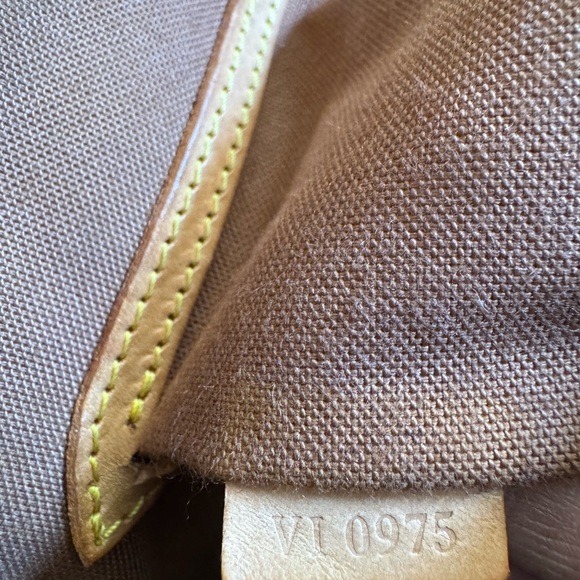 Louis Vuitton Monogram Canvas Handbag - Picture 15 of 16